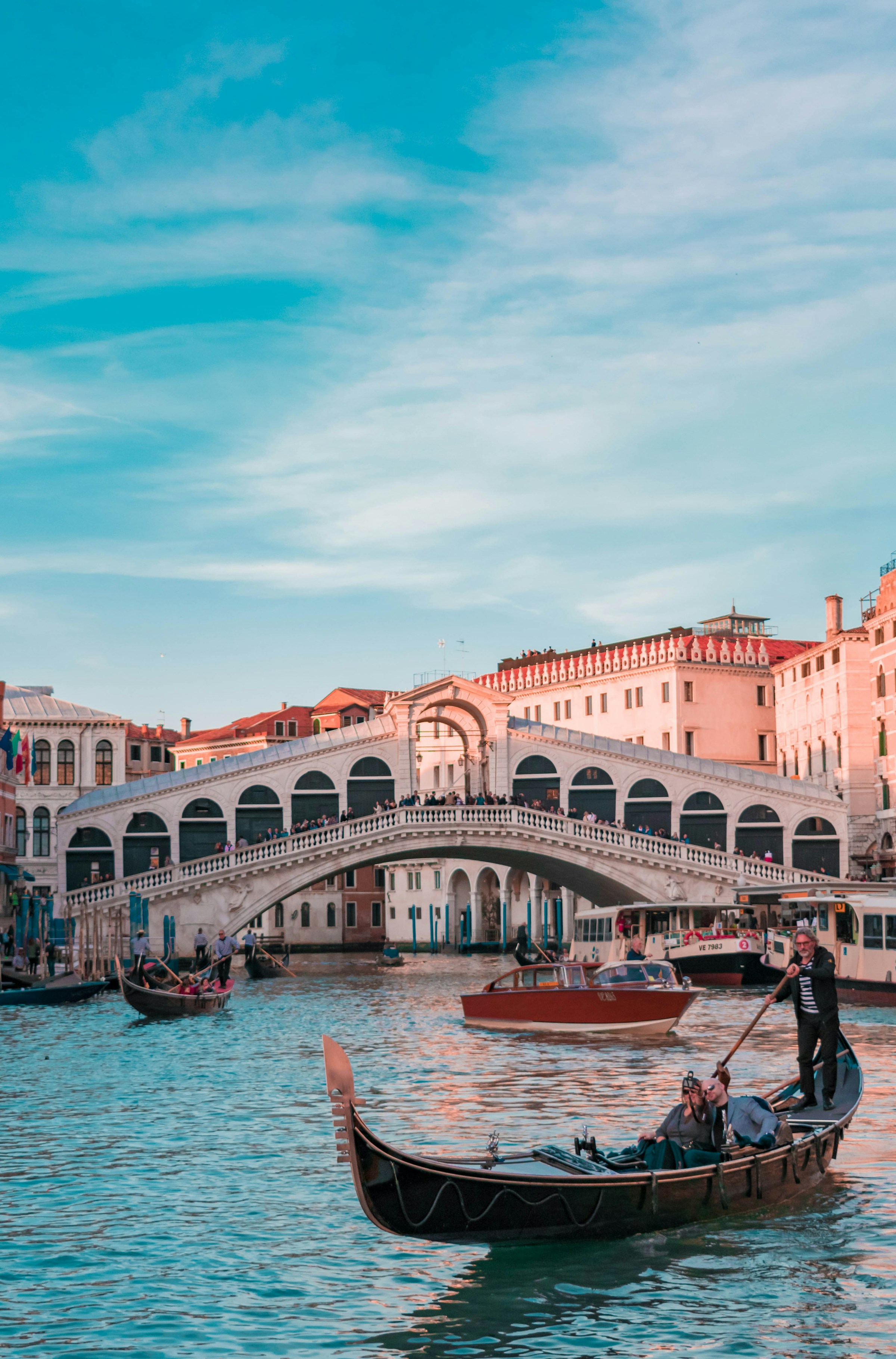 Gondola passing under the Rialto bridge in Venice